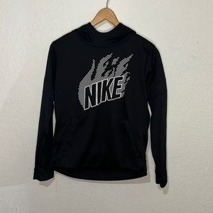 Nike hoodie. Size Large. In EUC.‎ Pockets on each side.